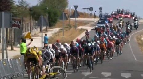 Accidentado final en la Vuelta a Burgos y victoria del Jumbo-Visma